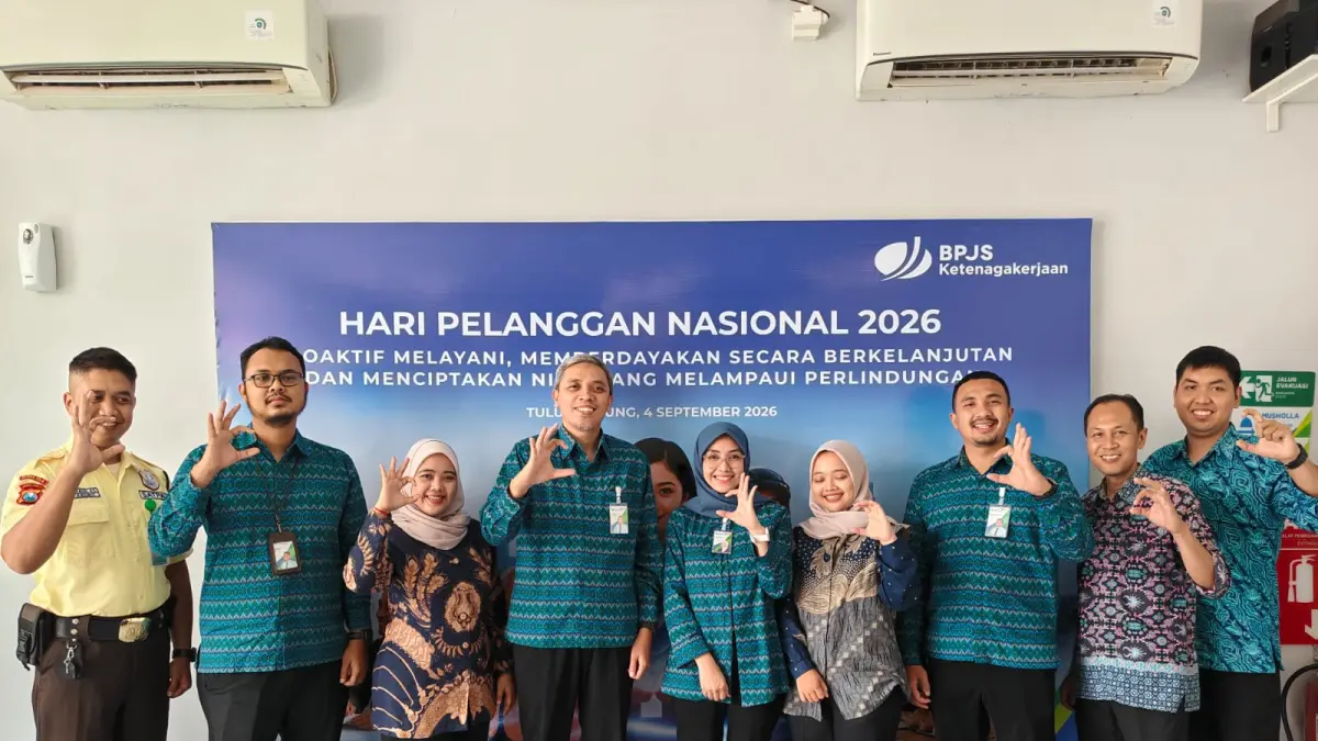 Kepala Kantor BPJS Ketenagakerjaan Tulungagung beserta seluruh karyawan siap melayani peserta.