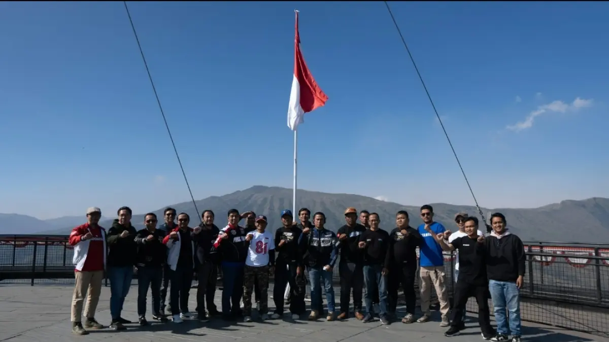 Komunitas Yamaha Riding Federation Indonesia (YRFI) Jawa Timur memilih merayakannya dengan memacu kendaraan dalam Touring Kemerdekaan, Minggu (30/8). (YRFI)