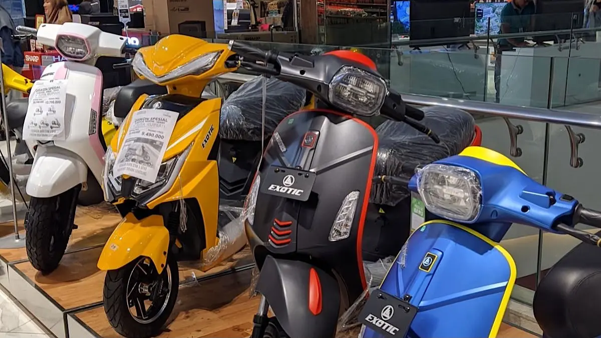 Motor listrik terbaik 2026 hadir dengan harga mulai Rp15,5 juta. Simak perbandingan harga, jarak tempuh, dan fitur lima model pilihan.(pinterest)
