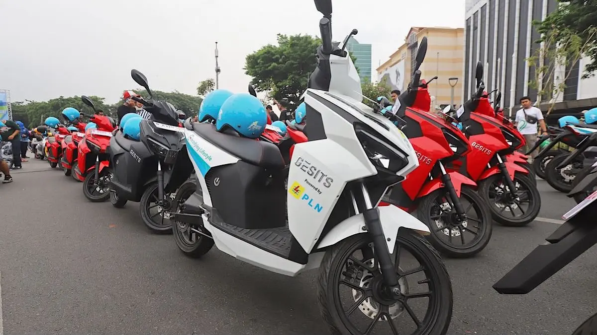 Rekomendasi motor listrik 2026 mencakup lima model dengan harga mulai Rp15,5 juta, jarak tempuh hingga 140 km, dan fitur modern.(pinterest)