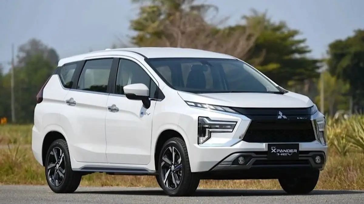 Mitsubishi Xpander Hybrid memakai mesin 1.600 cc dan motor listrik bertorsi 255 Nm dengan konsumsi BBM diklaim mendekati 20 km per liter.(pinterest)