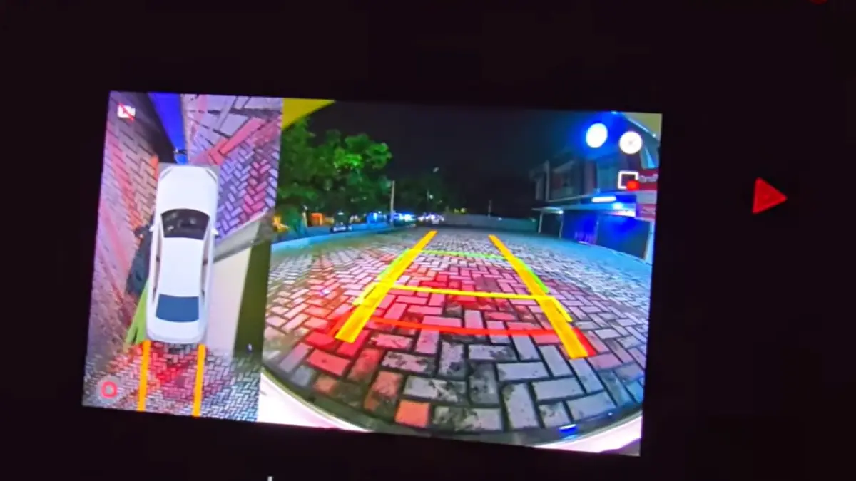 Modifikasi Honda Brio electric lime tampil sporty dengan spoiler RS Urban, head unit NFC, dan kamera 360 derajat. (Youtube. com)