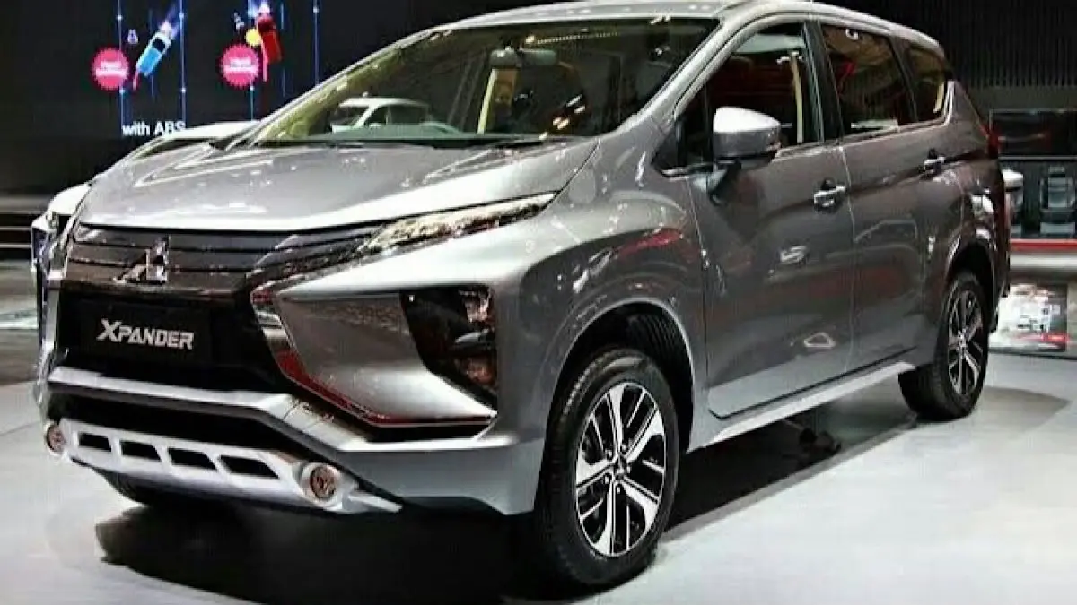 Toyota Innova Zenix Hybrid tipe V lebih murah Rp77 juta dari tipe Q. Meski begitu, fitur seperti panoramic sunroof hingga WiFi hotspot tetap tersedia.(pinterest)