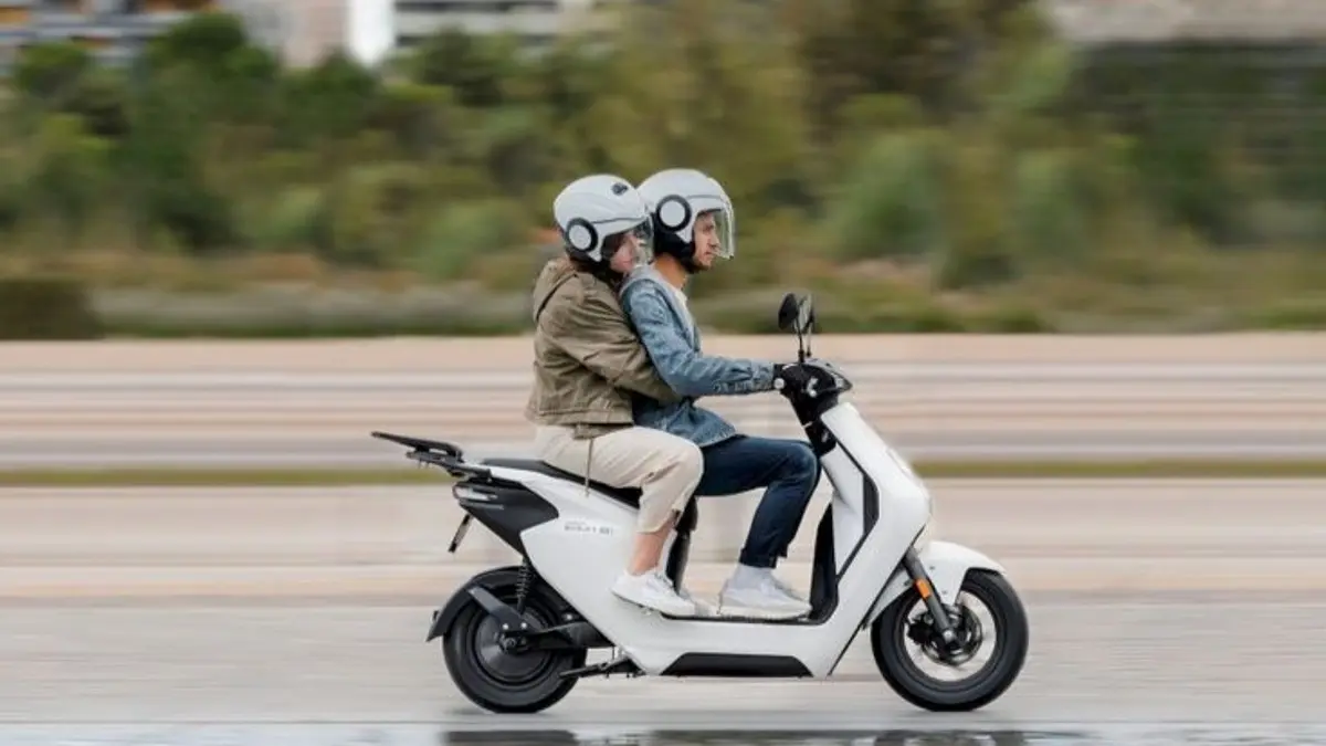 Honda EM1 e: hadir dengan harga Rp3 jutaan, jarak tempuh 41 km, torsi 90 Nm, dan sistem battery swap untuk kebutuhan mobilitas kota.(Pinterest)