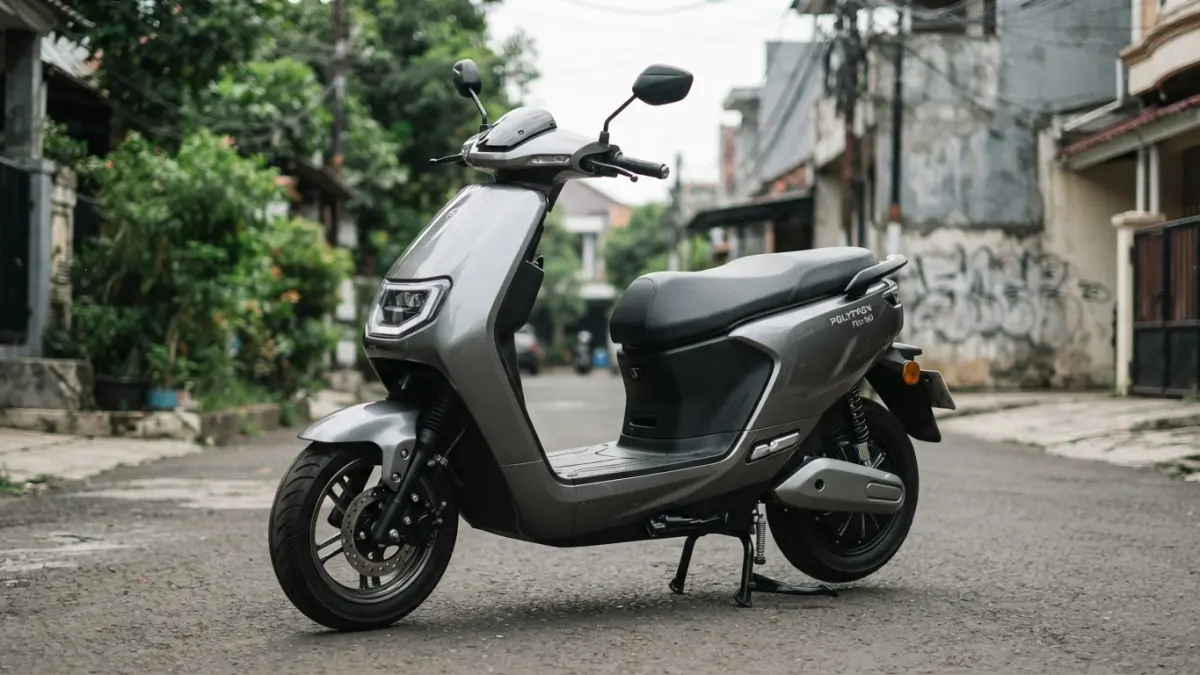 Polytron Fox 350 dibanderol Rp16,5 juta dengan baterai subscription. Simak perubahan jok, suspensi, fitur, tenaga hingga 95 km/jam. (Gemini AI)