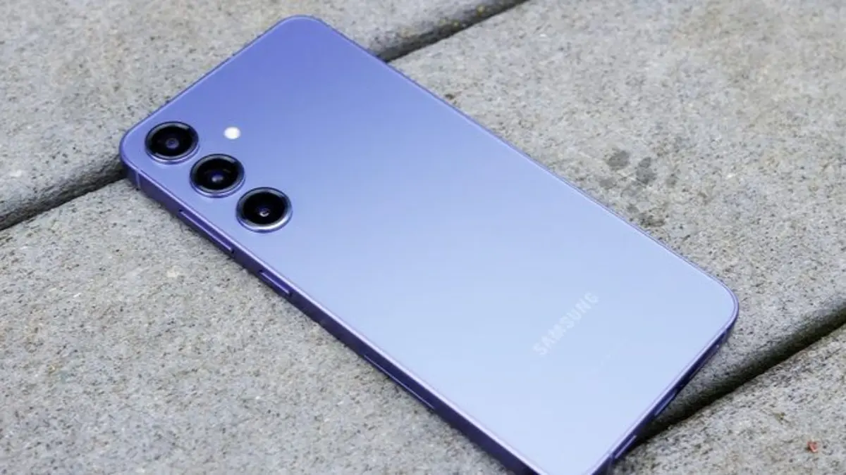 Samsung Galaxy S26 Ultra dipakai sebulan dengan privacy display, S Pen, kamera dan performa kencang, tetapi baterai serta kamera masih punya kekurangan.(Pinterest)
