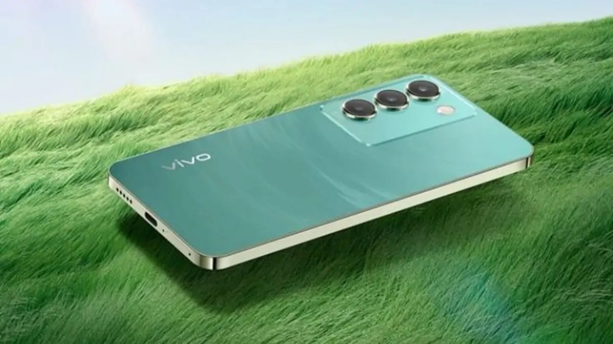 Vivo V70 menyempurnakan V60 dengan desain metal, layar 1,5K, UFS 4.1 dan eSIM, meski prosesor, kamera, dan baterainya masih sama.(Pinterest)