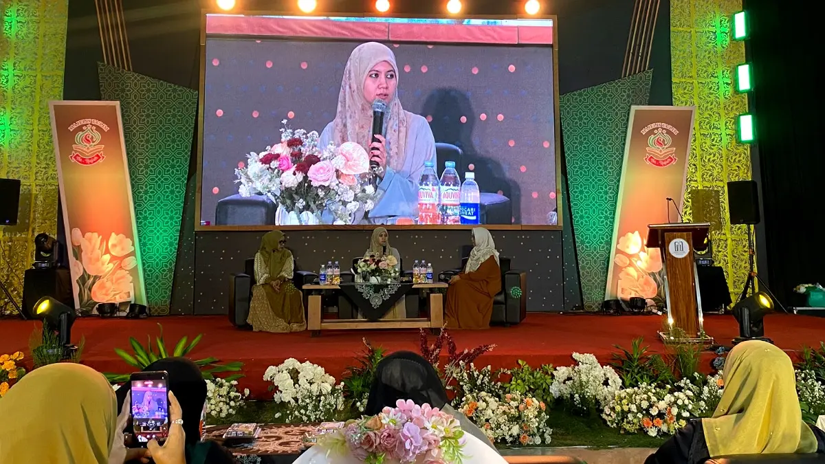 Maulid Nabi dan Milad ke-9 Majlis Ta’lim An-Najah di Tulungagung diisi talk show fiqh wanita dan kesehatan reproduksi.(Ayu/Radar Tulungagung)