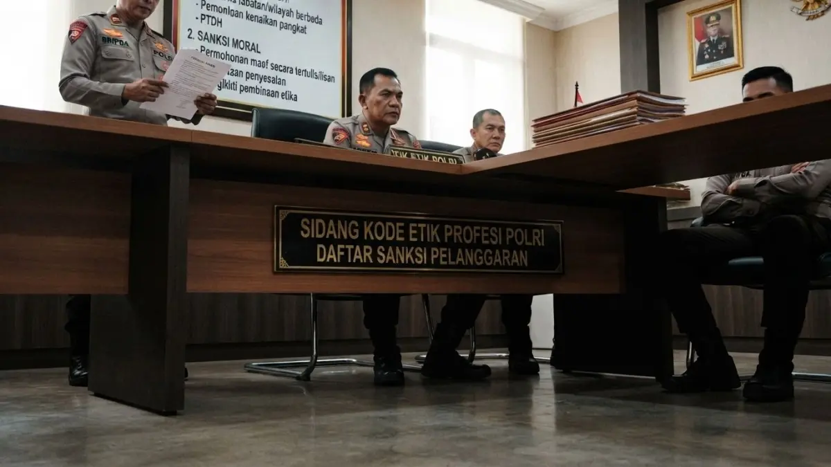 Pelanggaran kode etik Polri bisa berdampak pada karier. Kenali sanksi etika, administratif, patsus hingga mutasi demosi.(ILUSTRASI AI)