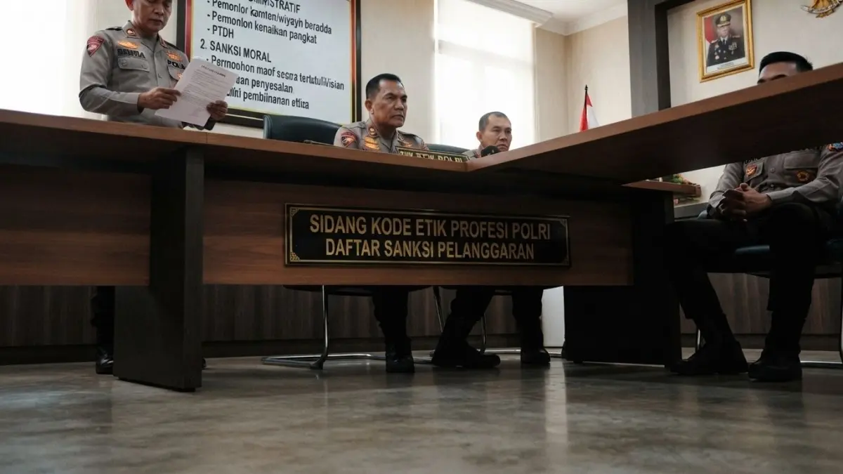 Sanksi sidang kode etik Polri ditentukan dari alat bukti serta fakta yang meringankan dan memberatkan. Ini mekanisme KKEP.(ILUSTRASI AI)