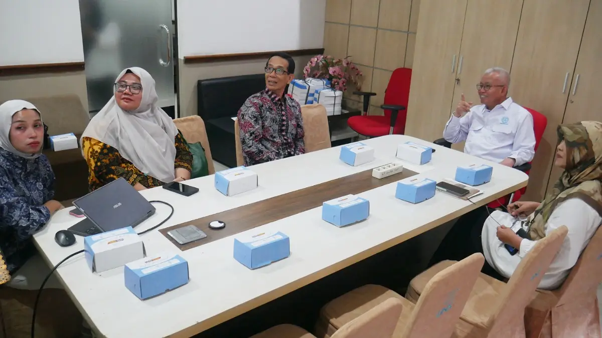 Suasana hangat di ruang pertemuan Dewan Profesor UNS Surakarta, Senin(14/9/2026)