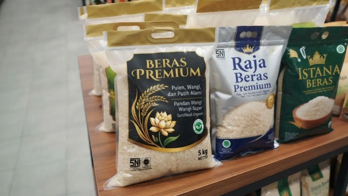 Beras premium sulit ditemukan? Kenali beda beras premium dan SPHP serta kapan SPHP bisa dipilih sebagai alternatif yang lebih terjangkau.(ILUSTRASI AI)