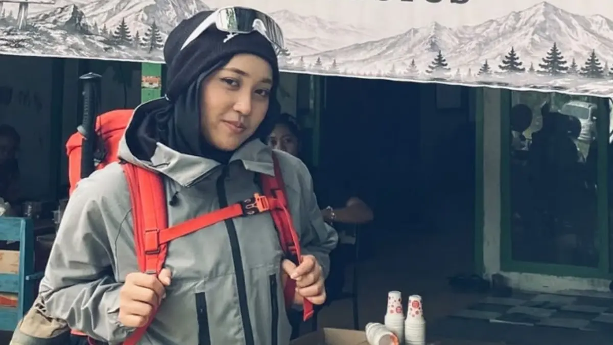 Nina Audina menemukan kepercayaan diri dan kemandirian melalui lari dan mendaki, sekaligus menjadikannya ruang untuk menyegarkan pikiran.