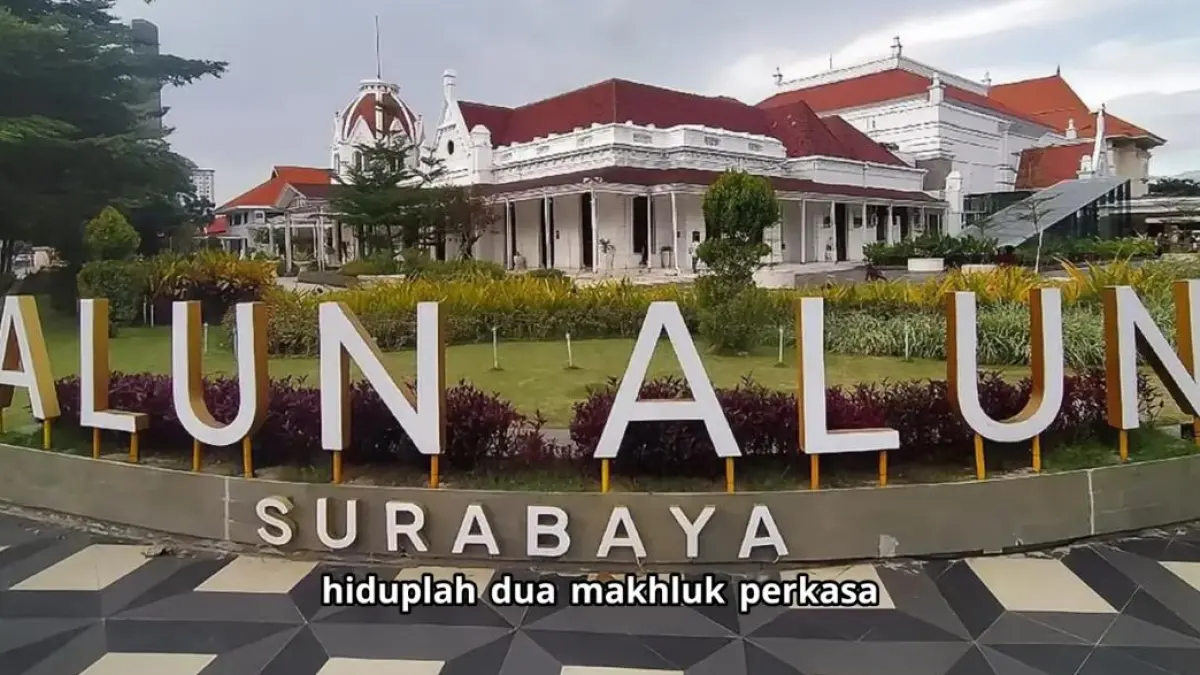 Asal usul Surabaya lekat dengan legenda Sura dan Baya. Simak kisah pertarungan dua makhluk hingga lahir nama Surabaya.
