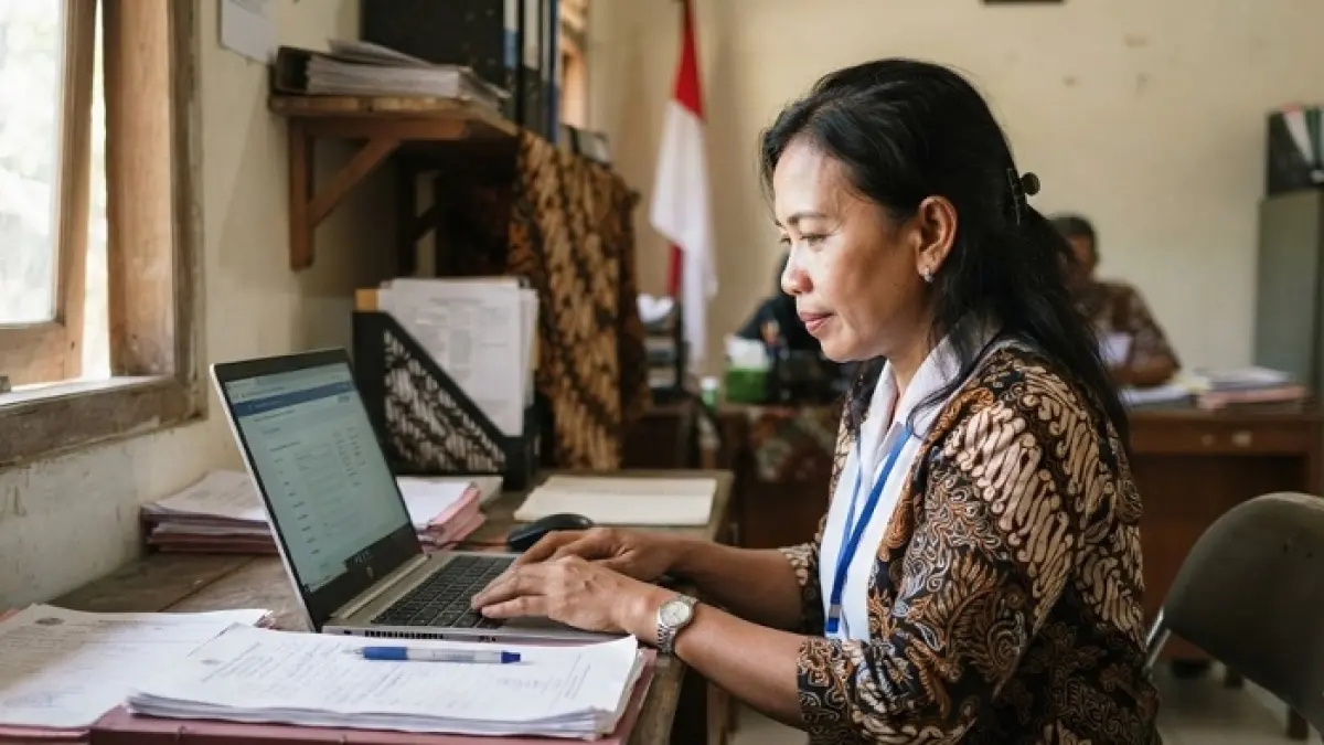 Perlinsos diperluas ke 258 daerah, KPM perlu menjaga KKS dan mengikuti informasi resmi bansos digital 2027. (Ilustrasi Gemini AI)