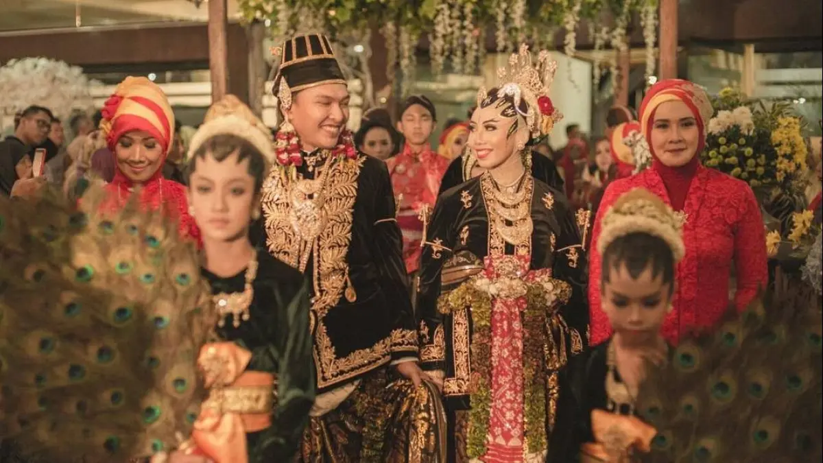 Hitungan weton kelipatan 7 membahas Jodoh, Padu, Pegat, Pati, Gunung, dan Ratu dalam tradisi primbon Jawa (Pinterest).