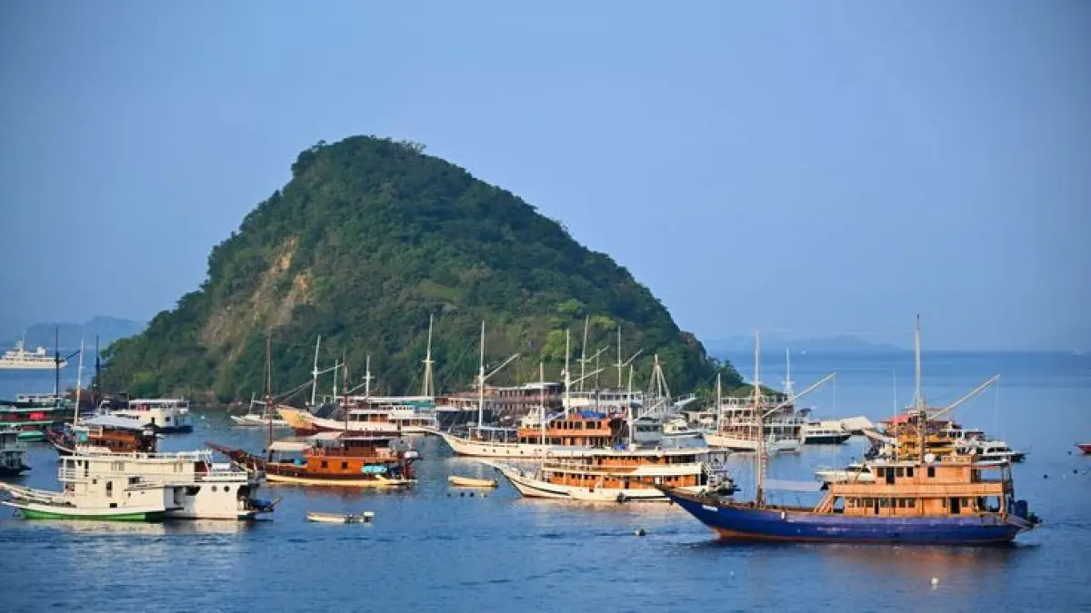 Wisata Labuan Bajo 3 hari 2 malam menyuguhkan komodo, Pulau Padar, Pink Beach, snorkeling dan Kalong Island.(PINTEREST)