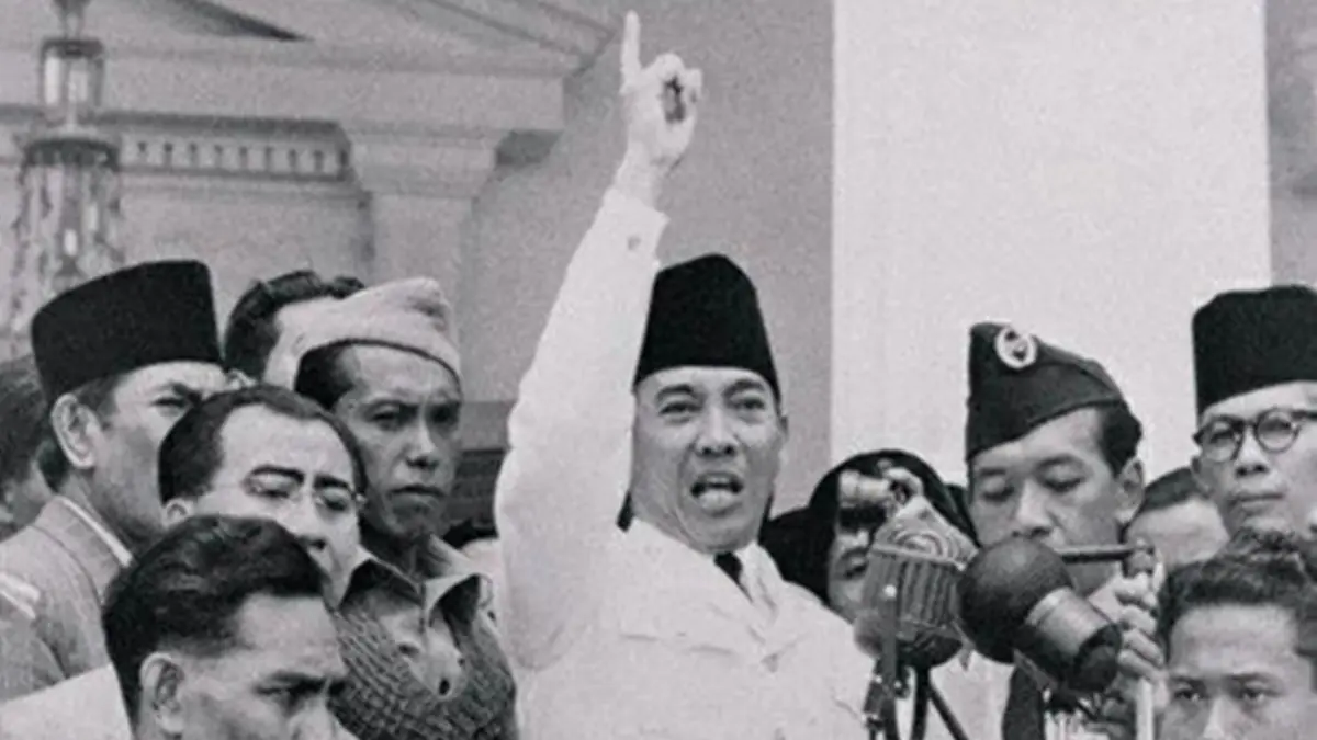 Soekarno merupakan presiden pertama Indonesia. Simak perjalanan hidupnya dari masa kecil, pendidikan, perjuangan politik hingga akhir hayat (Pinterest).