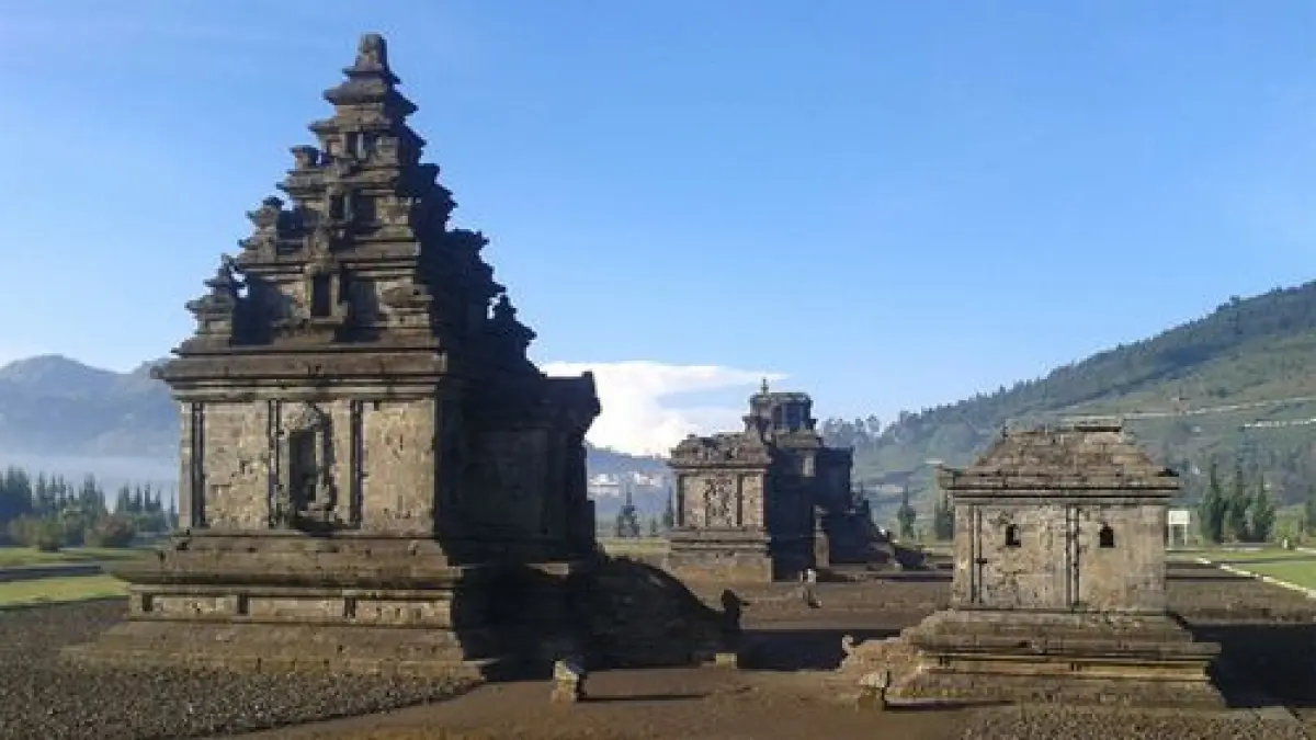 Wisata Dieng punya candi, kawah, telaga, sunrise, hingga perkebunan teh. Simak destinasi menarik untuk liburan (Pinterest).