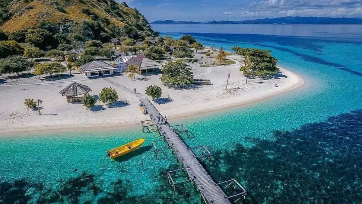 Wisata Labuan Bajo menawarkan 5 destinasi populer, mulai Pulau Padar, Pink Beach, Komodo, Manta Point hingga Kanawa (Pinterest).
