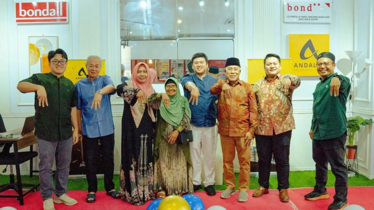 Foto bersama Grand Opening Mitra Megah Andalus.