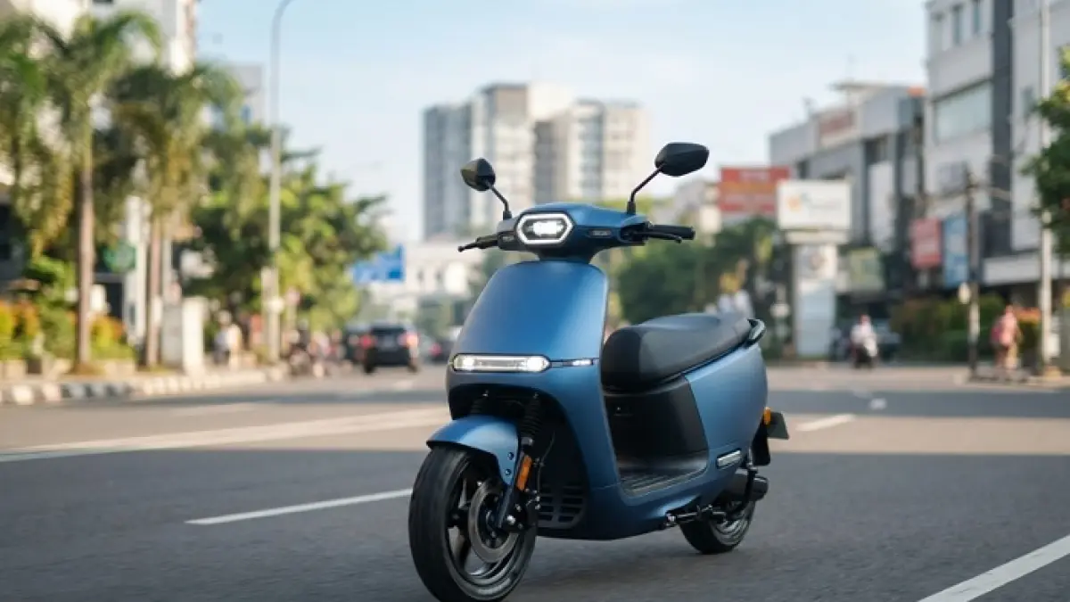 Motor listrik Sprinto Rp25 jutaan menawarkan fitur canggih, jarak tempuh hingga 110 km, dan layar touchscreen. (Ilustrasi Gemini AI)