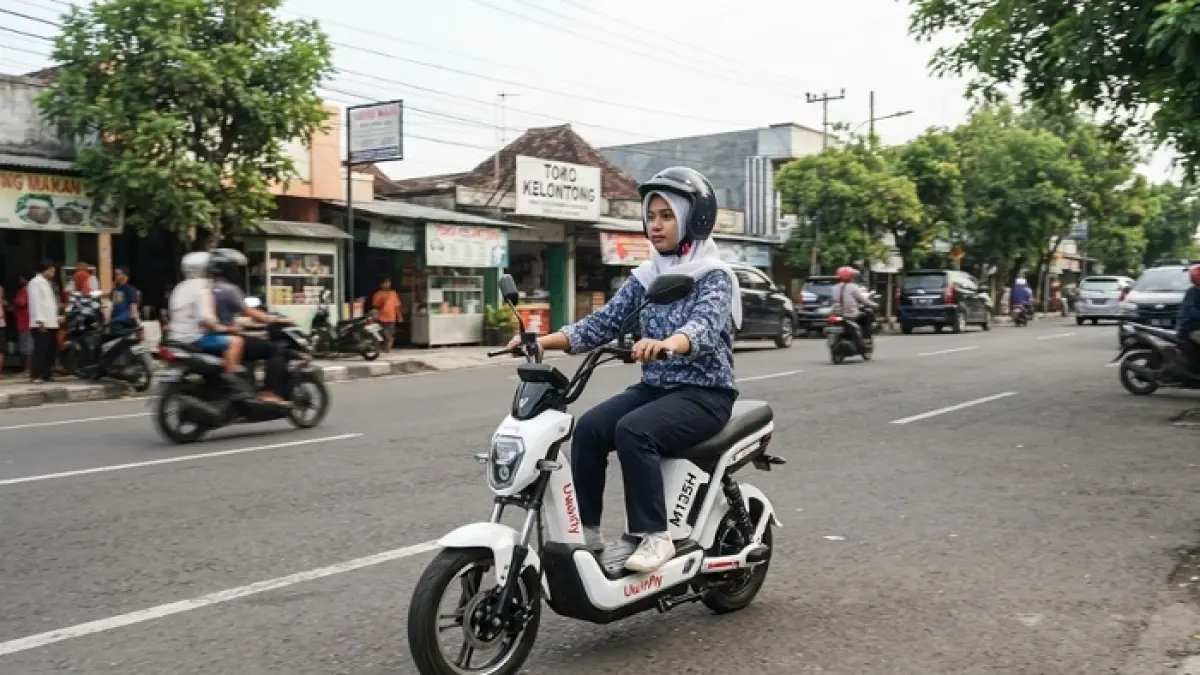 Uwinfly M135H dibanderol Rp21 juta dengan baterai milik pengguna, jarak 180 km dan kecepatan 105 km/jam. (Ilustrasi Gemini AI)