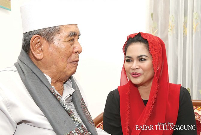 gaya-pidatonya-membuat-hati-kiai-sepuh-tersentuh
