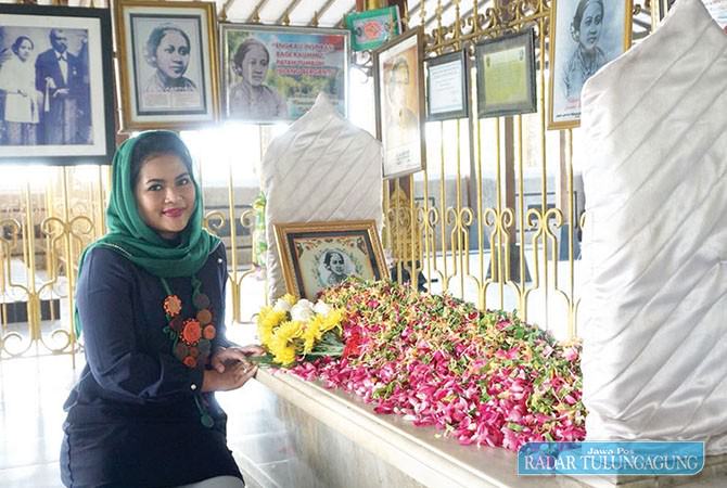 nyekar-ke-rembang-puti-guntur-kartini-inspirasi-bagi-perempuan