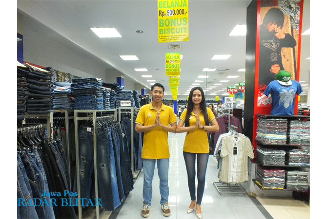 di-apollo-blitar-belanja-rp500-ribu-bonus-biskuit
