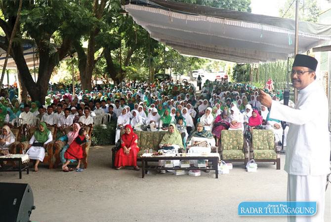 kiai-dan-bu-nyai-se-blitar-dan-tulungagung-kompak-dukung-gus-ipul-mbak