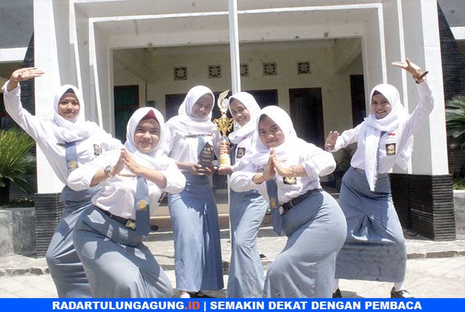 enam-siswi-raih-juara-i-festival-kreasi-seni-bakat-tingkat-nasional