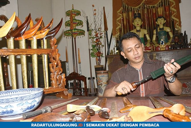 muktiharsaya-kolektor-tosan-aji-dan-benda-antik