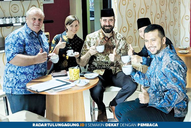 puas-belanja-oleh-oleh-khas-trenggalek-di-galeri-gemilang