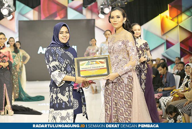 semula-memanfaatkan-kain-sisa-andreati-sukses-jadi-desainer-kebaya