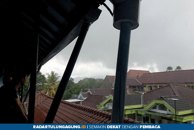 wasapada-awan-hitam-pekat-picu-puting-beliung-dan-petir