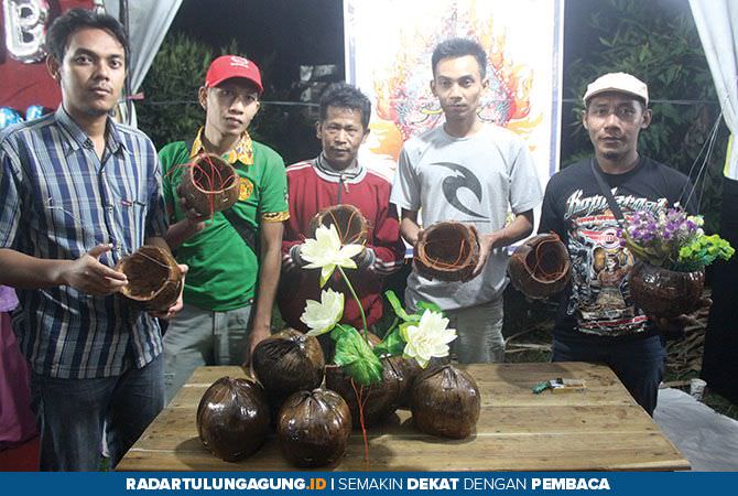 manfaatkan-sabut-kelapa-dijadikan-vas-bunga