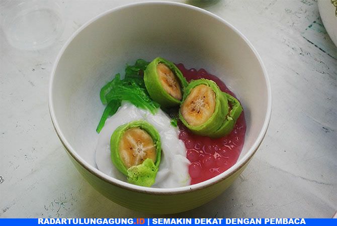 nikmati-es-pisang-ijo-rasakan-sensasi-manis-segar-lembut-di-mulut