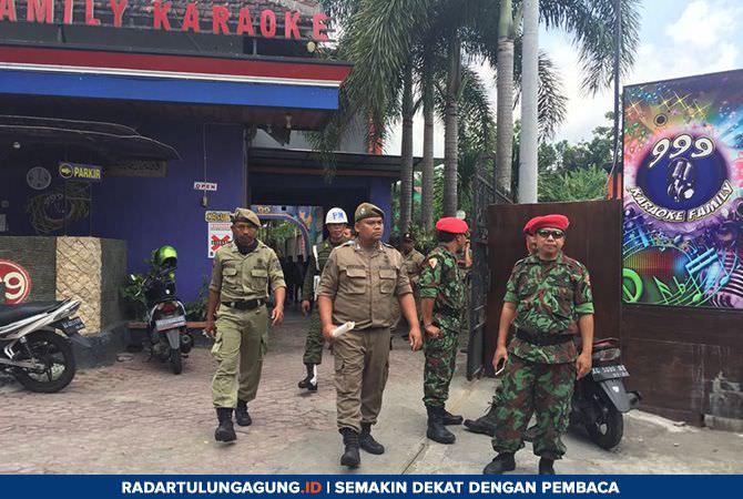 banner-penyegelan-karaoke-999-sempat-dicopot-satpol-pp-tegur-keras