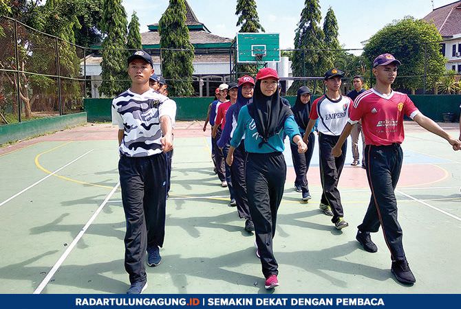 baris-berbaris-bentuk-kedisplinan-tanggung-jawab-dan-ketegasan
