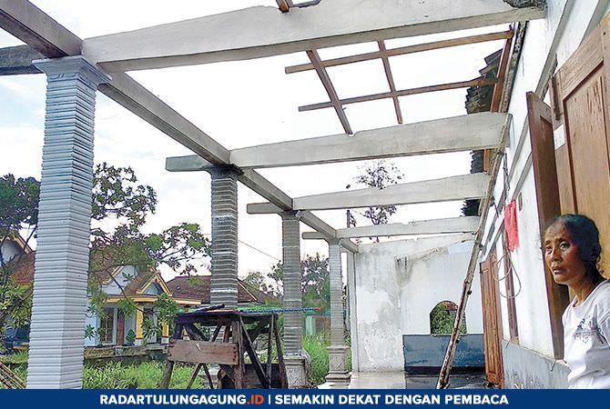 tak-mengira-jika-ada-puting-beliung-rumah-warga-rusak