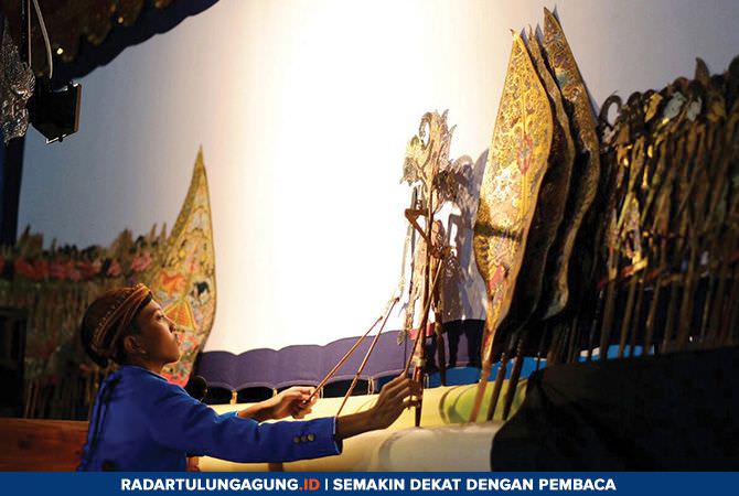 wisnu-kurniawan-siswa-sma-jadi-dalang-2-habis