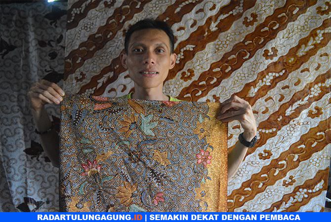 asroful-perajin-batik-tulis-padukan-motif-klasik-dan-modern-1
