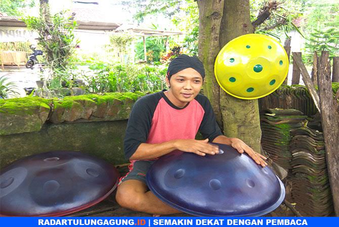 feridian-kusuma-pembuat-alat-musik-hang-drum-1