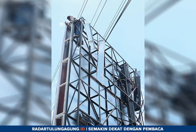 pengusaha-lirik-jembatan-ngujang-ii-untuk-tempat-pemasangan-reklame