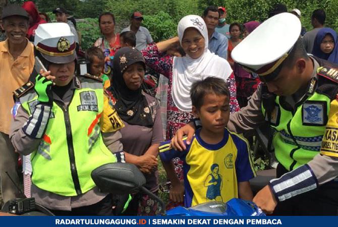 dihentikan-polisi-bocah-sd-ini-nangis-saat-hendak-melihat-rekontruksi