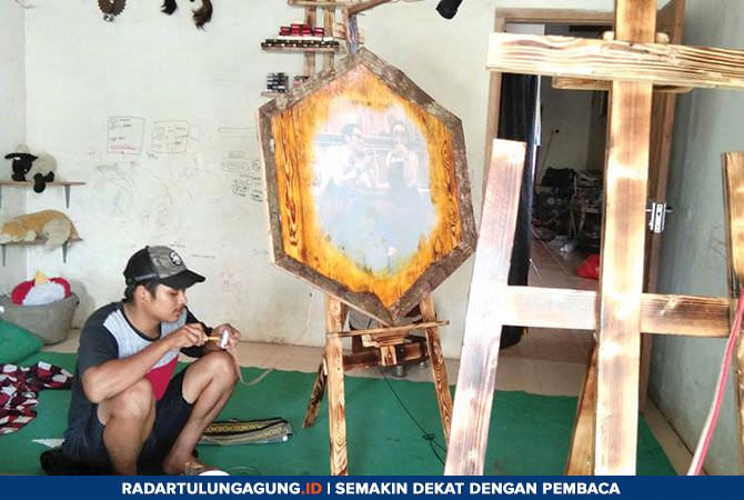 marsudi-perajin-kayu-jati-belanda-jadi-furniture
