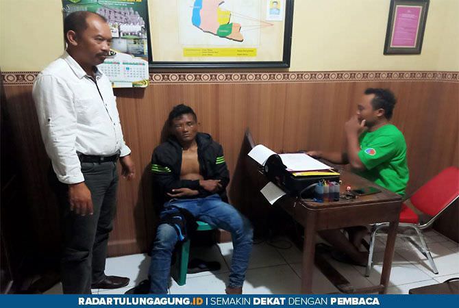 nekat-curi-ponsel-penjual-burung-ini-babak-belur-diamuk-warga