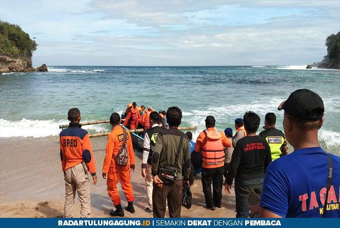 sisir-dua-pantai-cari-dua-wisatawan-asal-jombang-terseret-ombak