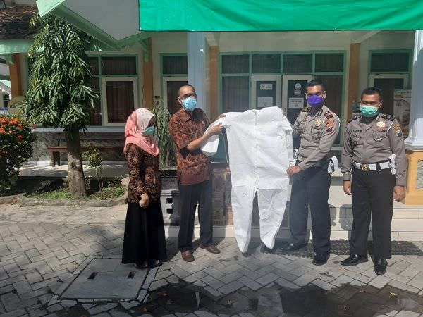 dinkes-tulungagung-terima-bantuan-apd-dari-polres-tulungagung